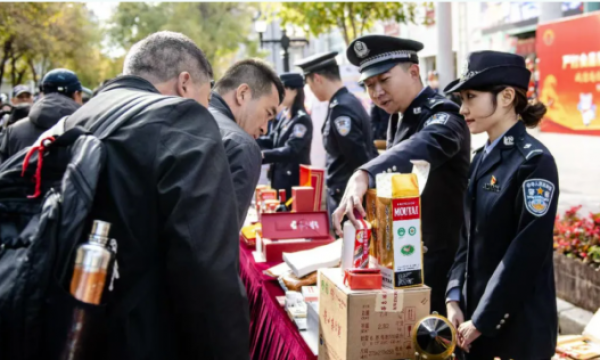 警护食安 共筑健康防线——冰城公安食品安全宣传周活动进行时